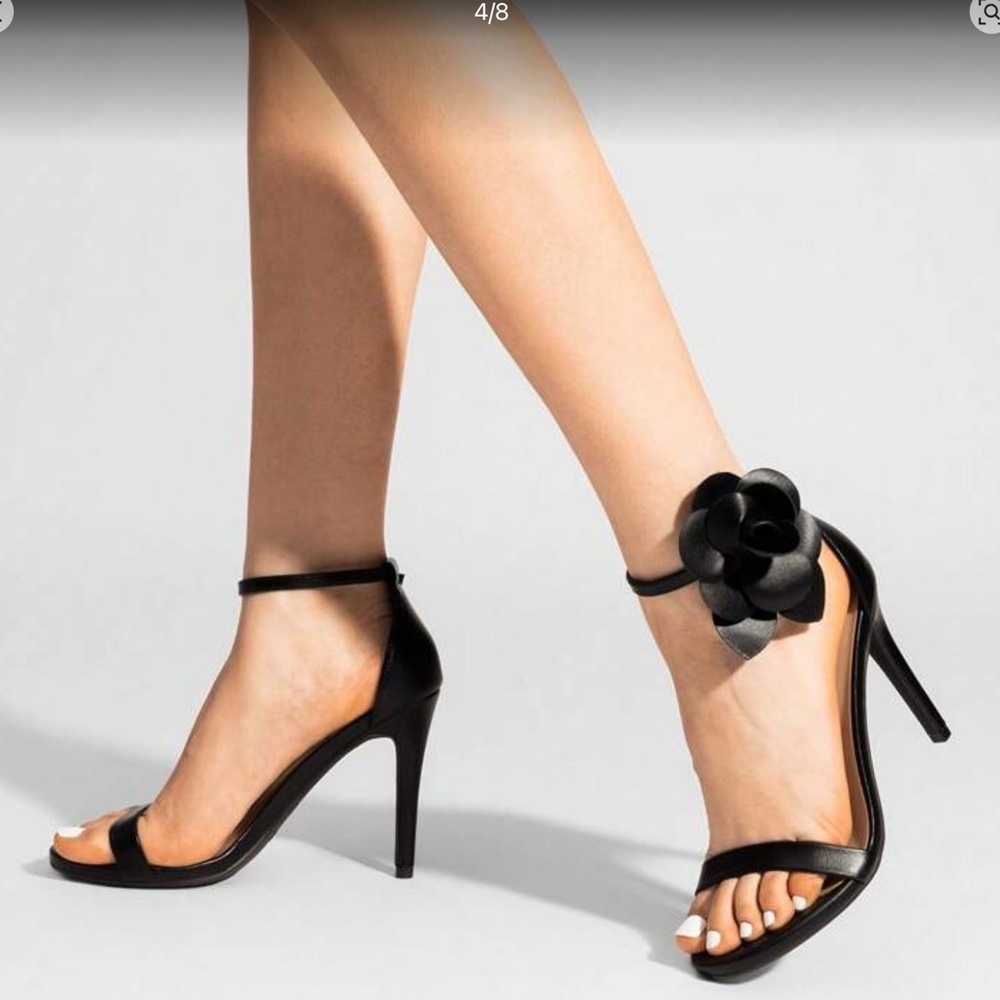🆕 High Heel Sandals With Floral Appliqué